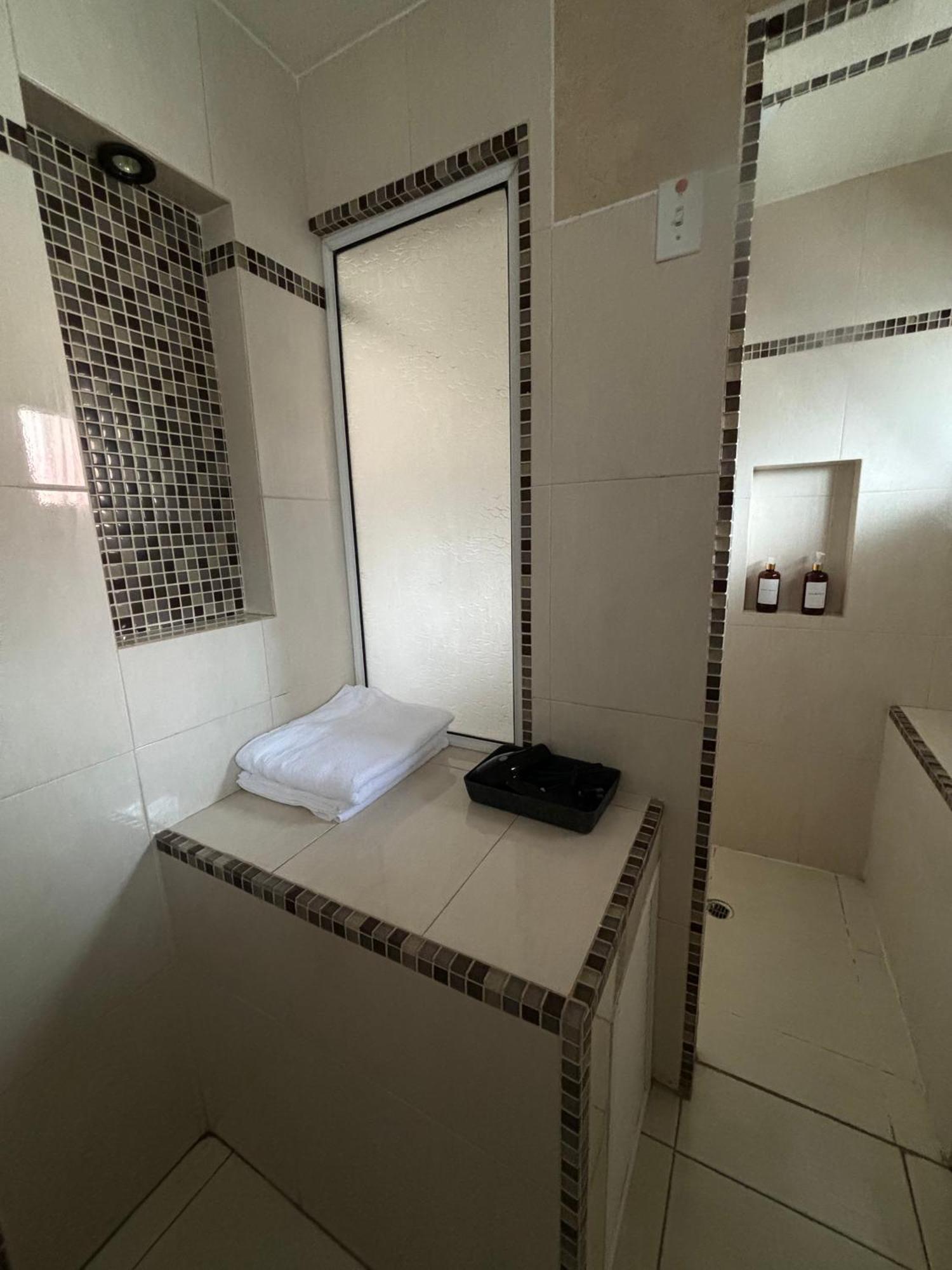 Casa Macfarland Boutique Apartment เอนเซนาดา ภายนอก รูปภาพ